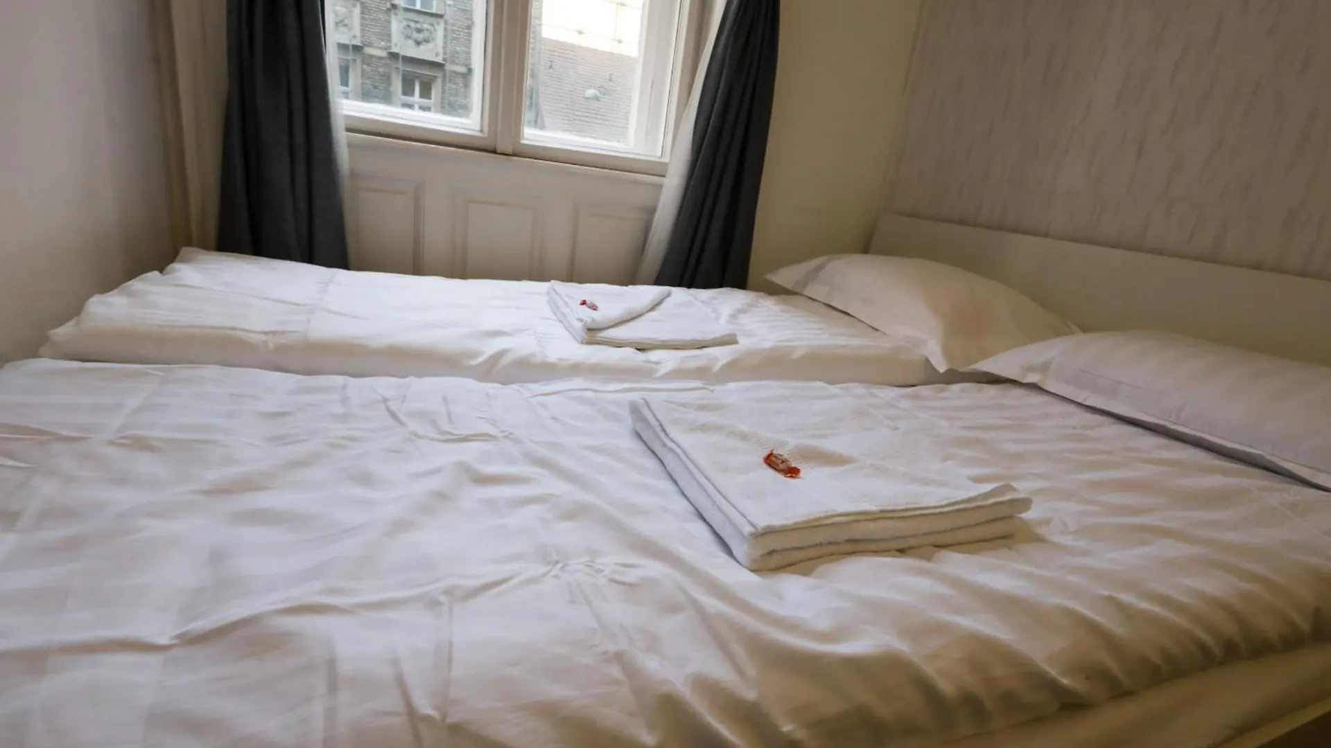 Pest-Port Apartment 4 Rooms For 16 Person Budapest